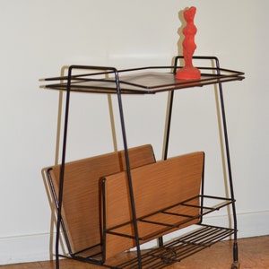 wicker MAGAZINE Rack / Vintage Magazine holder / Sweet vintage