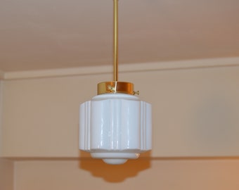 Art-Deco-Bauhaus-Hängelampe. Opalglas