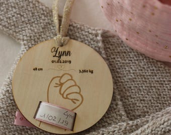 Personalized birth bracelet holder - a precious keepsake for baby