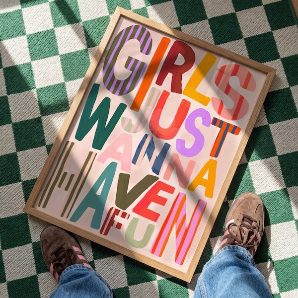 Lámina "Girls Just Wanna Have Fun": Arte mural con tipografía colorida