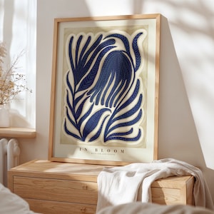 Blue Bloom, arte neutro y peculiar dibujado a mano, flores azules, jarra, arte colorido, impresión artística de colores brillantes, impresión artística moderna, pared de galería,