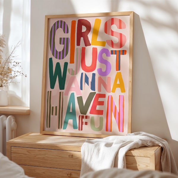 Girls Just Wanna Have Fun Print: Bunte Typografie Wandkunst