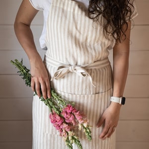 Linen apron with pocket. Full apron for cooking. Natural linen gardening apron. Kitchen linen apron. Basic linen apron. Washed linen apron