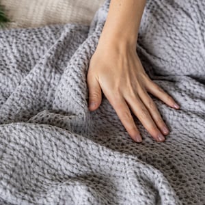 Linen Waffle Blanket – Soft Cotton Throw for Couch, Bed or Picnic | Cozy Gift, Khaki Green or Light Grey