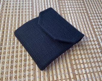 Cartera de tela negra plegable con bolsillo con cremallera. Cartera pequeña.