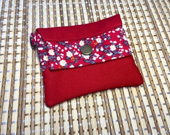 Cartera pequeña de algodón con estampado floral rojo para tarjetas.