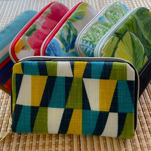 Cartera compacta tipo acordeón. Cartera de lona con cremallera alrededor. Cartera vegana.