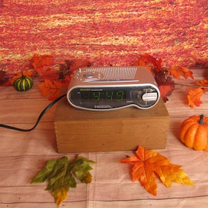 Vintage Emerson Research or GE Digital Clock Radio- Phillips Magnavox Compact Disc image 1