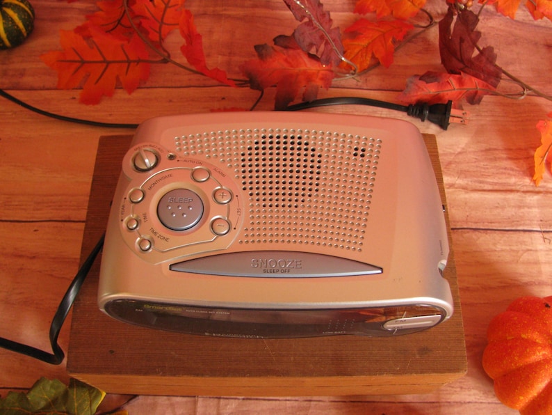 Vintage Emerson Research or GE Digital Clock Radio- Phillips Magnavox Compact Disc image 3