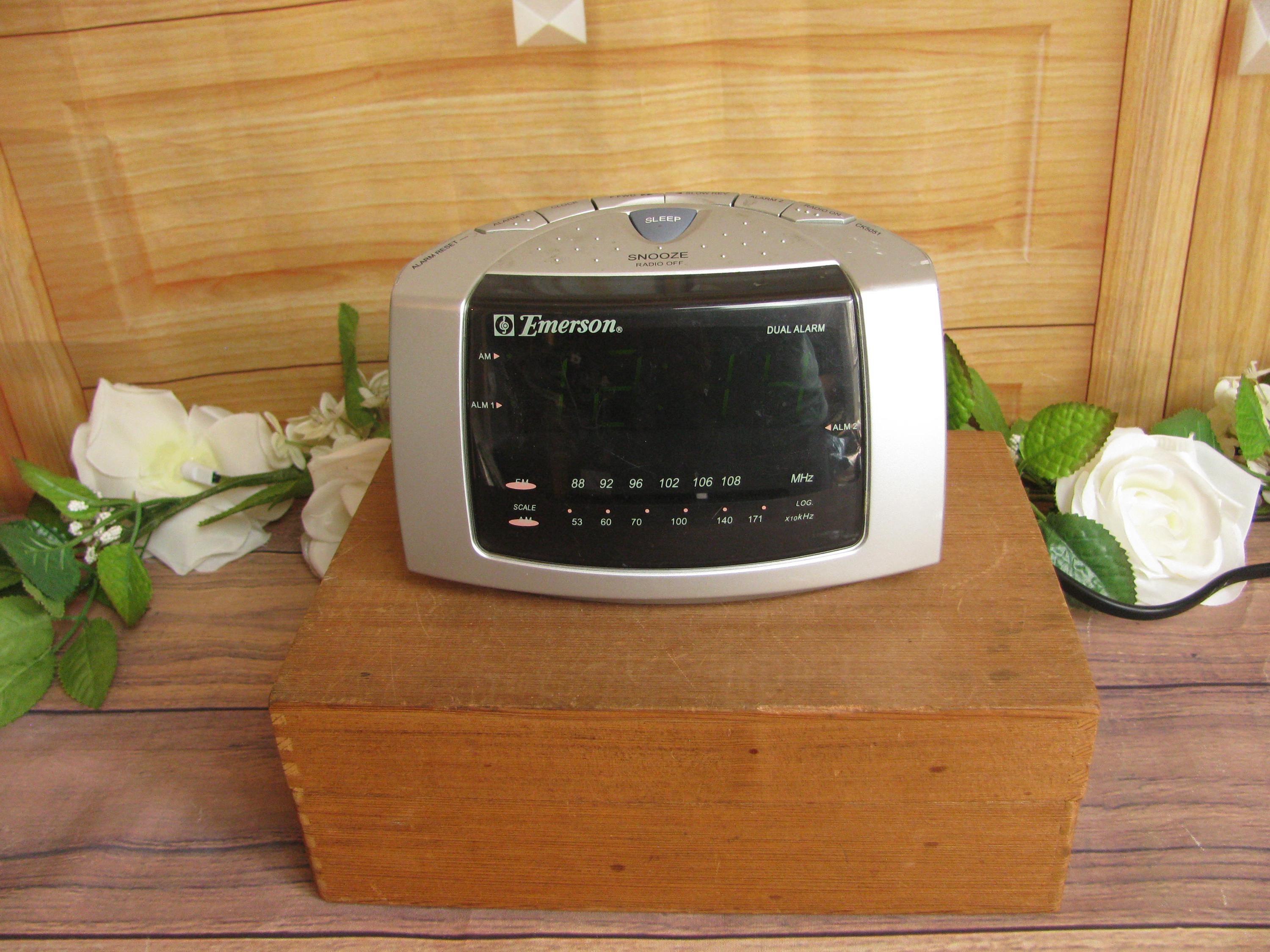 Vintage Sonic CR112, Zenith Z124B or Emerson CK5051 AM/FM Clock