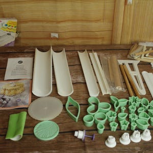 Vintage Wilton Gum Paste Flower Making Set, Garland Cutter, Formers, Edge Cutter