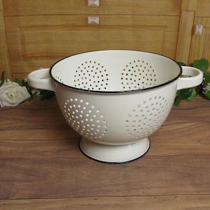 Vintage  Enamelware Colander/Strainer- Coffee Cups-Roasting Pans-Paisley TRES Sauce Pan-Stock Pots
