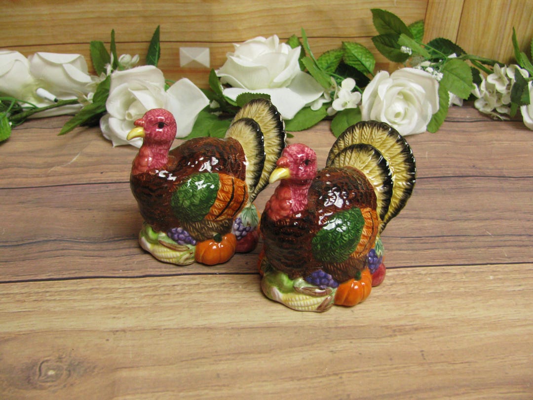 Vintage Thanksgiving Turkey Salt and Pepper Shakers-1997 Y.h.-many