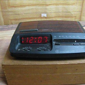 Vintage Emerson Research or GE Digital Clock Radio- Phillips Magnavox Compact Disc 4-GE Clock