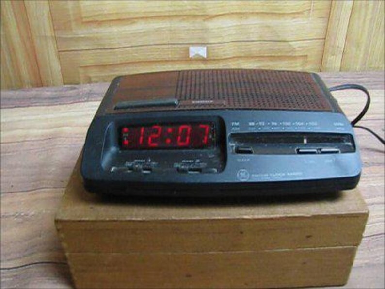 Vintage Emerson Research or GE Digital Clock Radio- Phillips Magnavox Compact Disc 4-GE Clock