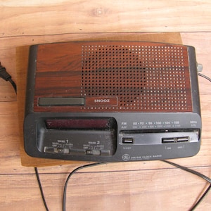 Vintage Emerson Research or GE Digital Clock Radio- Phillips Magnavox Compact Disc image 12