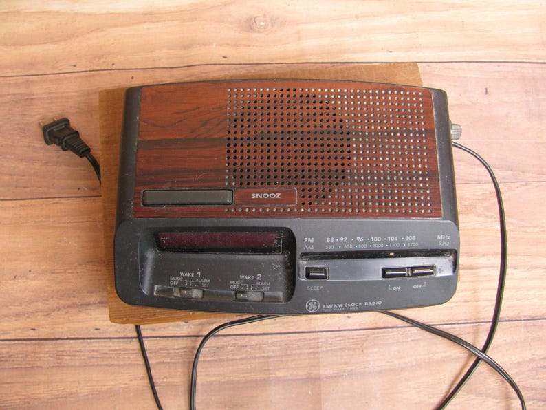 Vintage Emerson Research or GE Digital Clock Radio- Phillips Magnavox Compact Disc image 12
