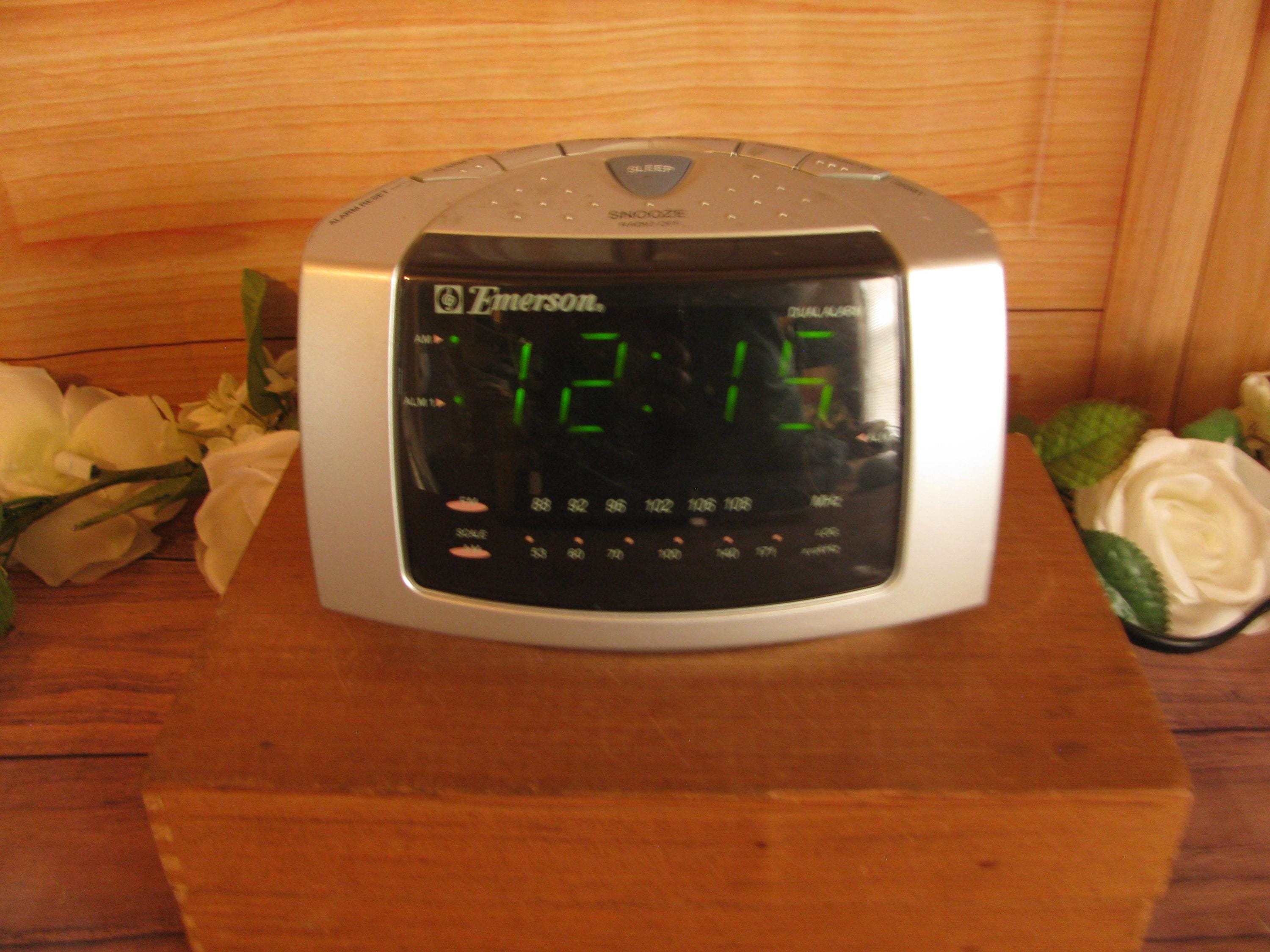 Vintage Sonic CR112, Zenith Z124B or Emerson CK5051 AM/FM Clock