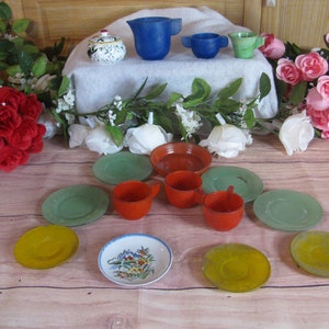 Vintage Alley or Akro Agate Demitasse- Child&#39;s- Miniature Dishes Set-Plates-Pan-Cups-Pitchers-Creamers-EAPG Demitasse Arches Mug