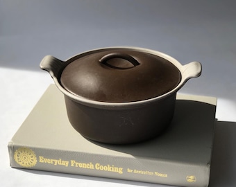 Vintage French Cousances No18 lidded cast iron pot in brown & beige