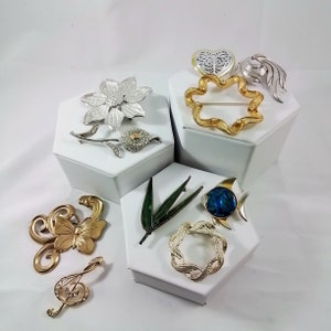 Vintage Rhinestone Brooches Pins, Some Signed, Sarah Coventry, Danecraft, Jerry's, Jewelry Lot, Goldtone Silvertone Brooch