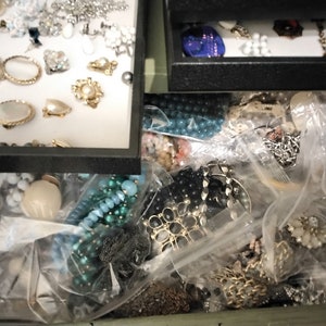 Vintage Schmuck Überraschungs Beutel, Destash, Loot Bag, Job Lot, Schmuck Lot, BITTE LESEN SIE BESCHREIBUNG