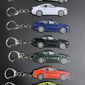 Porte-clés Ford Mustang s550 en émail sur métal disponible en plusieurs couleurs
