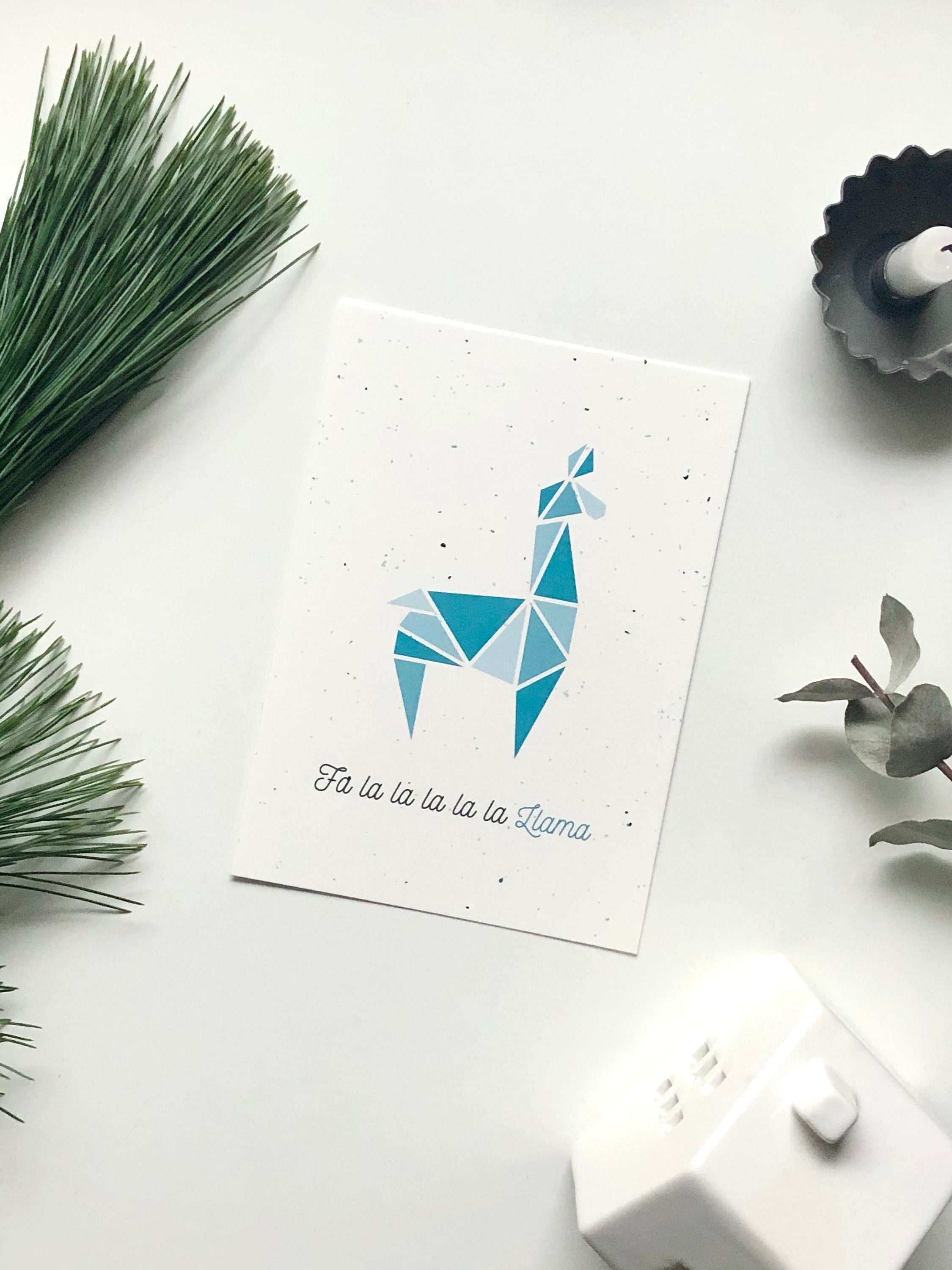 Postkarte Llama Weihnachten - "Fa la la la la la Llama", Weihnachtskarte mit Polygon Illustration