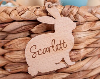 Gepersonaliseerde houten paashaasmandlabel: gegraveerd paascadeau