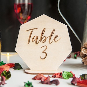 Número de mesa de casamento de madeira, decoração de mesa de casamento, número de mesa personalizado, cartão de mesa de recepção de casamento, número heptágono, minimalista