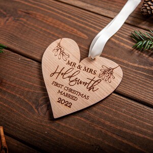 Unsere ersten Weihnachten verheiratet Ornamente, Liebe Herz personalisiert 1. Weihnachten verheiratet Dekoration, Mr und Mrs Christbaumkugel, einzigartiges Geschenk Bild 5