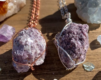Lepidolith Kristall Halskette, roher Kristall, Lepidolith Anhänger, Naturstein, Lepidolith Anhänger, Lepidolith Schmuck, lila Kristall, beruhigend