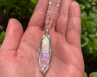 Collana con quarzo aura angelica, punta di quarzo angelica, ciondolo con quarzo angelico, gioielli con quarzo aura angelica, regalo per lei