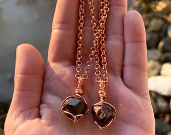 Ruwe granaatkristalketting, geboortesteenketting januari, handgemaakt, granaatsieraden, kristal voor aarding, granaathanger, cadeau