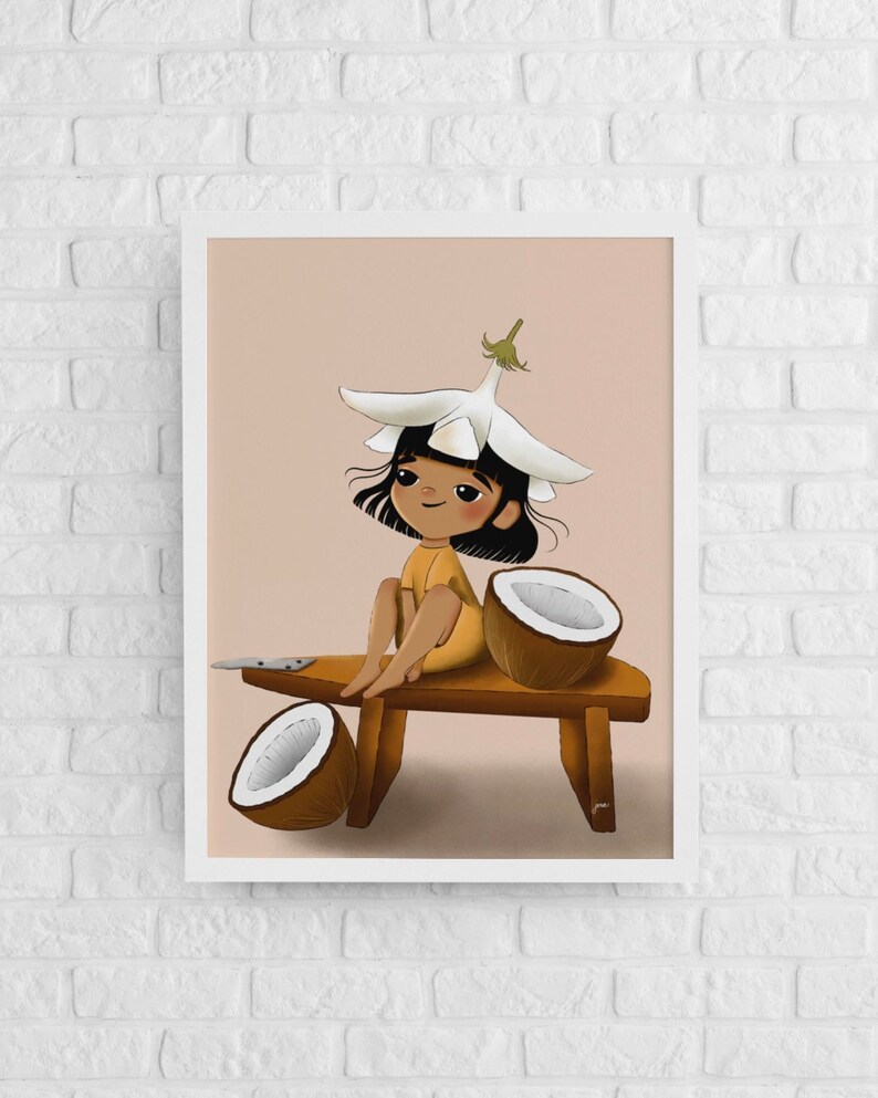 Op de afbeelding: Een ingelijste illustratie toont een cartoonkind met een witte bloemenhoed en gele kleding, zittend op een houten bank. Twee gehalveerde kokosnoten en een mes zijn ook aanwezig. De achtergrond is perzikkleurig.