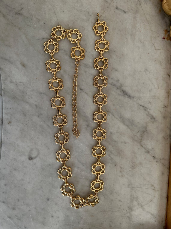 Chain Belt Flower Pattern Gold Finish Metal - Chain Belt  display picture 2