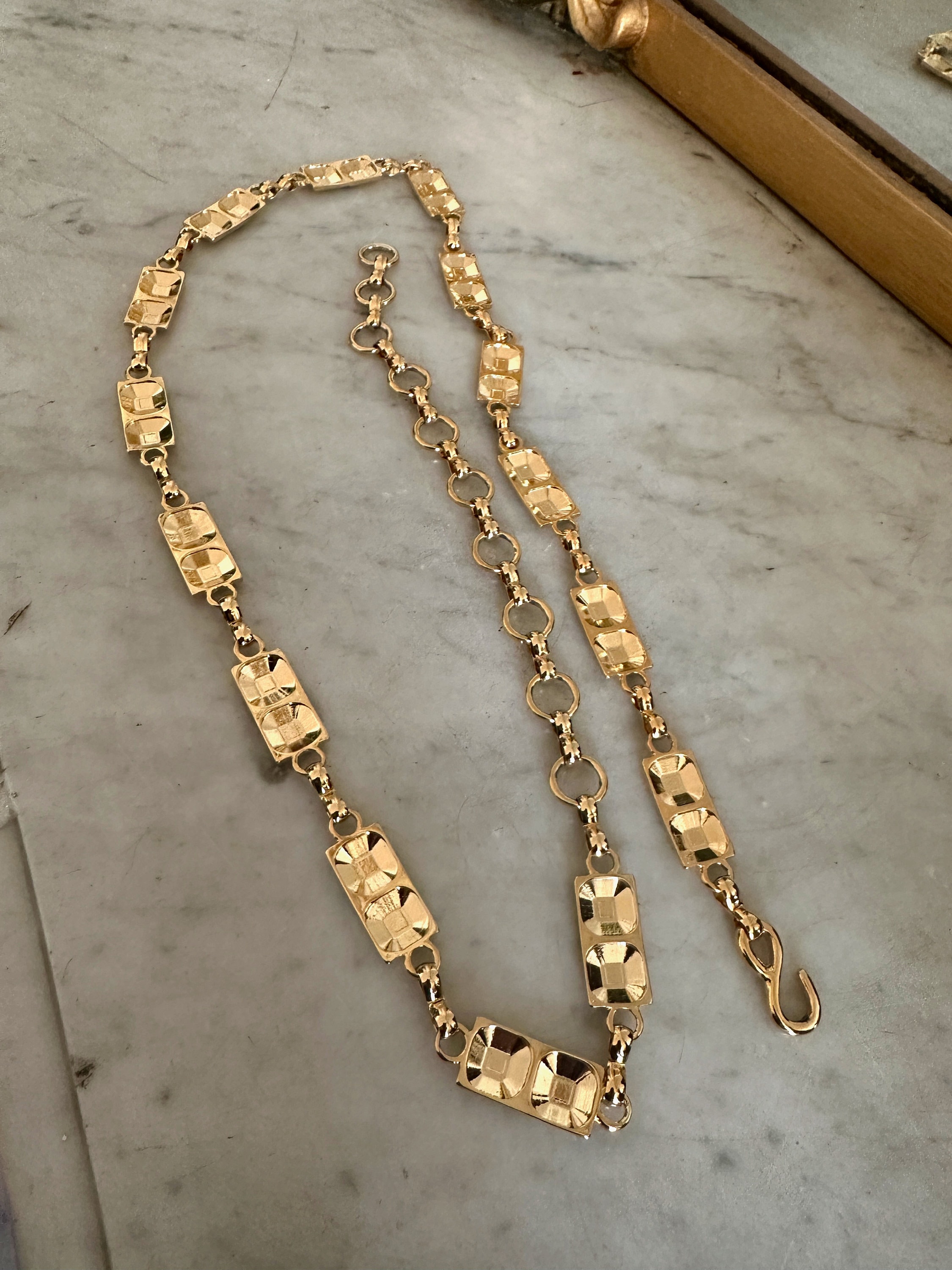 Chain Belt Rectangular Pattern in Gold-colored Metal - Chain  display picture 2