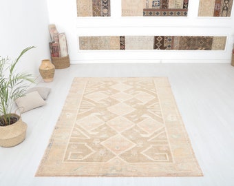 Vintage Oushak Wool Rug 5x9: Pastel Bohemian Turkish Area Rug