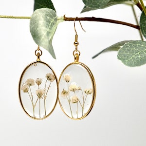 Pressed Baby&#39;s Breath Dangly Earring, White Baby&#39;s Breath, Real Pressed Flower, Gold Oval Earrings, Resin Jewelry
