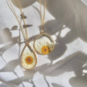Real Pressed Daisy Necklace, Gold Resin Flower Pendant, Boho Jewelry