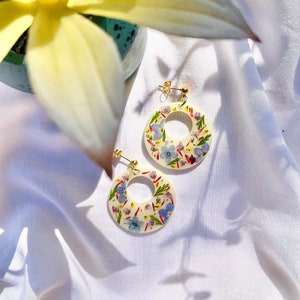 Gepresste Blumen-Kreis-Bolzen-Ohrringe, botanischer Harz-Schmuck