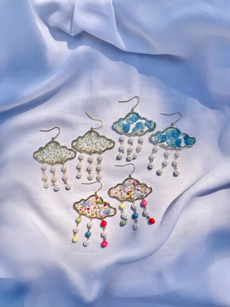 Real Flower Cloud Earrings, Pressed Queen Anne's Lace, Blue Hydrangeas, Rainbow Wildflowers, White Pearl Drops, Lightweight, Gold Plated zdjęcie 2