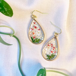 Candy Cane Earrings, Real Pressed Flowers, Gold Plated, Sparkly Accessories, Baby&#39;s Breath & Ferns, Resin Jewelry, Winter Holiday Earrings
