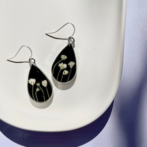Black & White Baby&#39;s Breath Teardrop Earrings, Real Pressed Flowers, Silver Plated, Lightweight, UV Resin Accessory, Women&#39;s Boho Jewelry