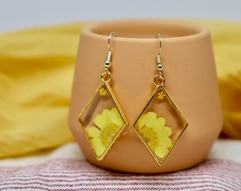 Yellow Daisy Earrings, Real Pressed Daisy, Gold Diamond Bezel, Dangly Flower Earrings, Real Pressed Flowers, Resin Flower Earrings, Yellow