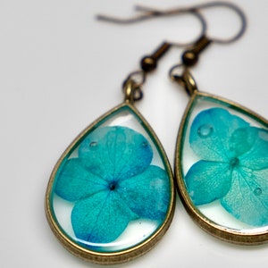 Pressed Flower Earrings, Teardrop Flower Earrings, Real Pressed Flowers, Resin Flower Earrings, Hydrangea Earrings, Flower Jewelry, Blue