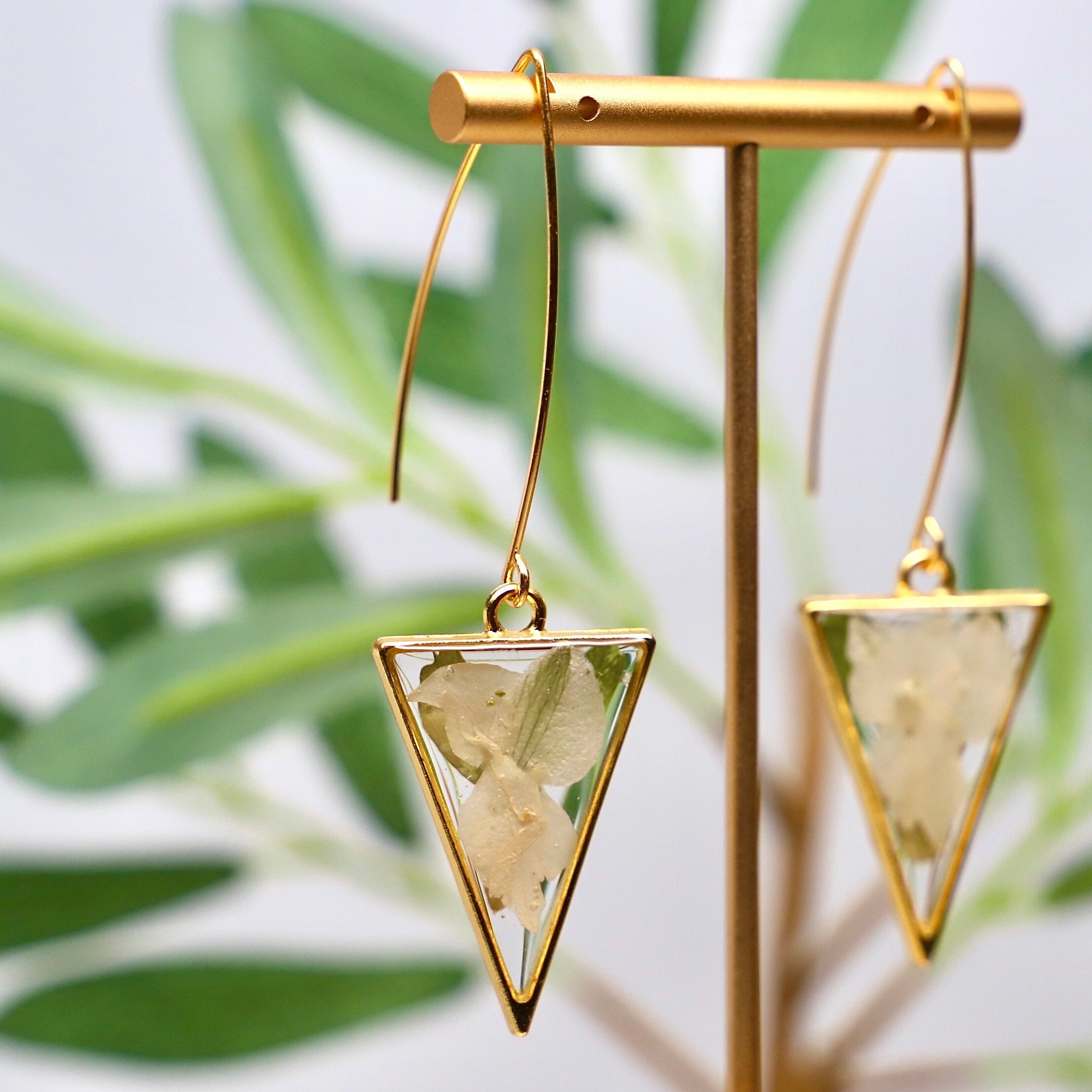 Real Pressed White Flower Triangles, Long Earrings, Gold Bezel, Resin Flower Earrings, Real Pressed Flower, White Flower Earrings