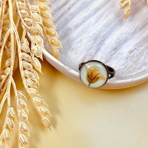 Pressed Flower Ring, White Ring Base, Bronze Metal Band, Botanical Jewelry, Real Wildflower, Resin Accessory, Adjustable, Minimalist, Boho