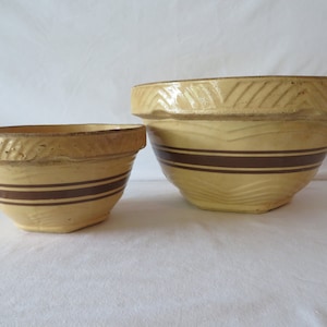 Yellowware USA Set of 2 #104 Nesting Kitchen Bowls From 1920&#39;s