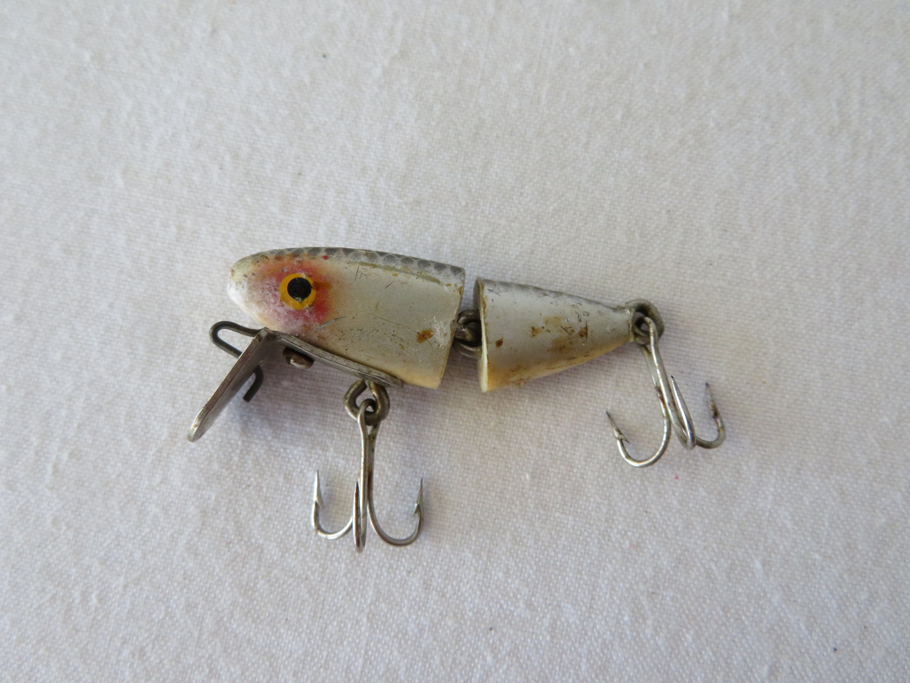 falls inch minnow fishing lure Rebel Jumpin Mother of Pearl heavy duty saltwater hooks. The smallest vintage fishing lure